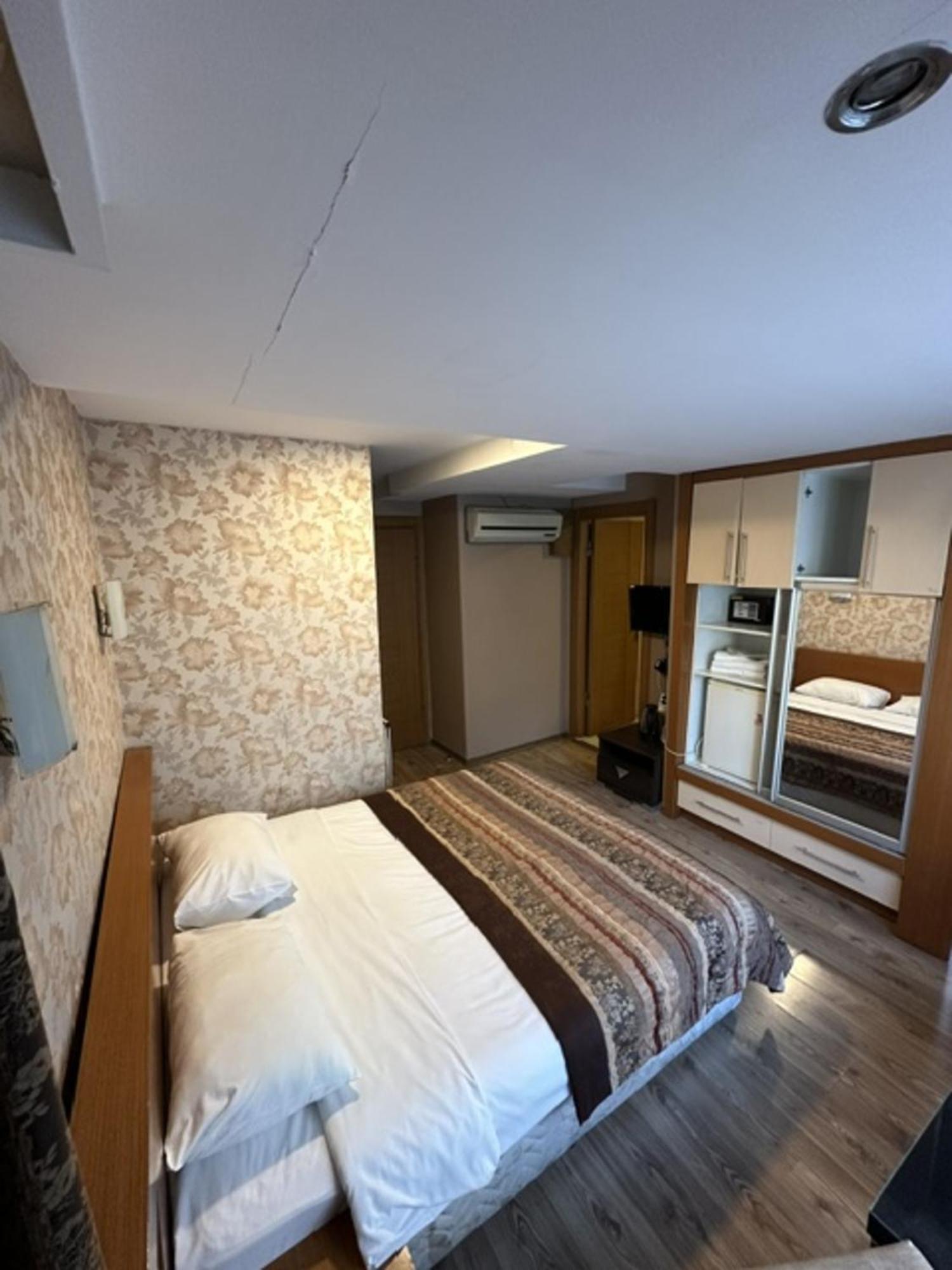 Hotel Bc Burhan Cacan & & Cafe 3*
