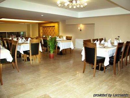 Bc Burhan Cacan & & Cafe Istanbul