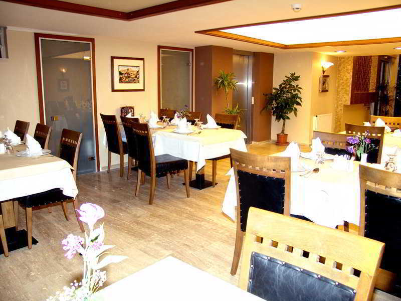 Bc Burhan Cacan & & Cafe Istanbul